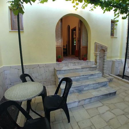 Guest House Urat Gjirokastër Exteriör bild