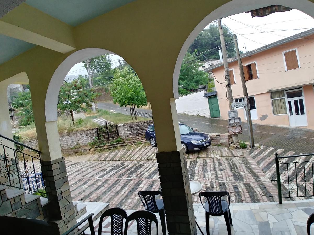 Guest House Urat Gjirokastër Exteriör bild