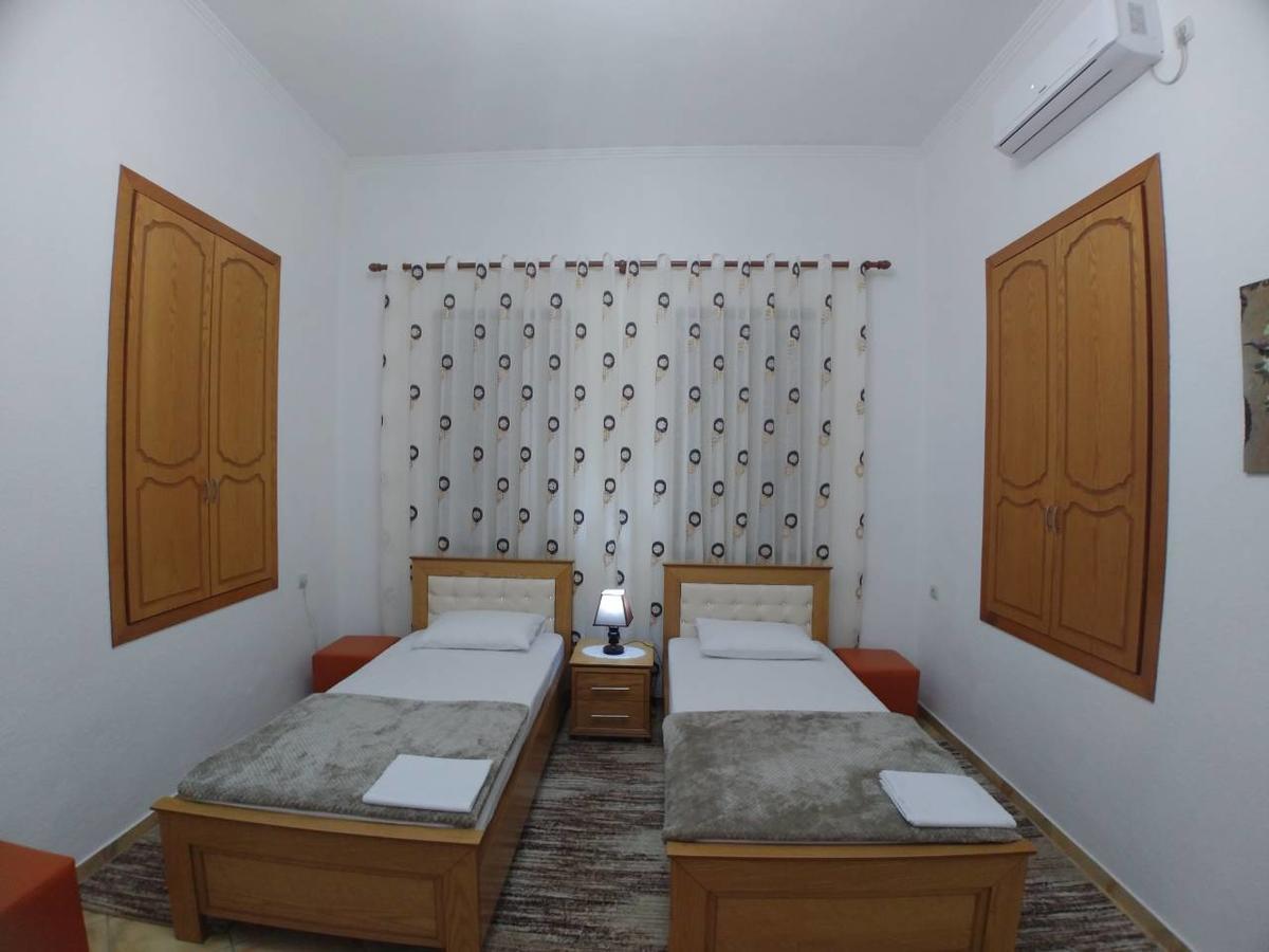 Guest House Urat Gjirokastër Exteriör bild