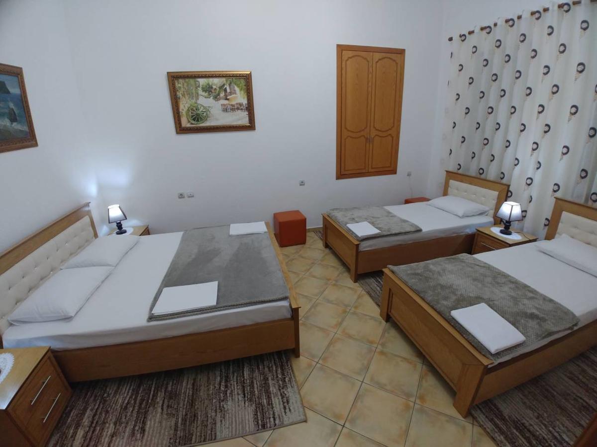 Guest House Urat Gjirokastër Exteriör bild