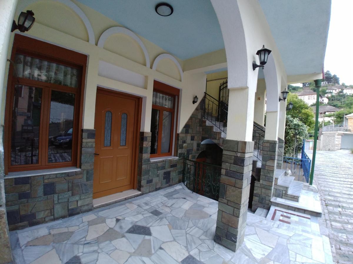 Guest House Urat Gjirokastër Exteriör bild