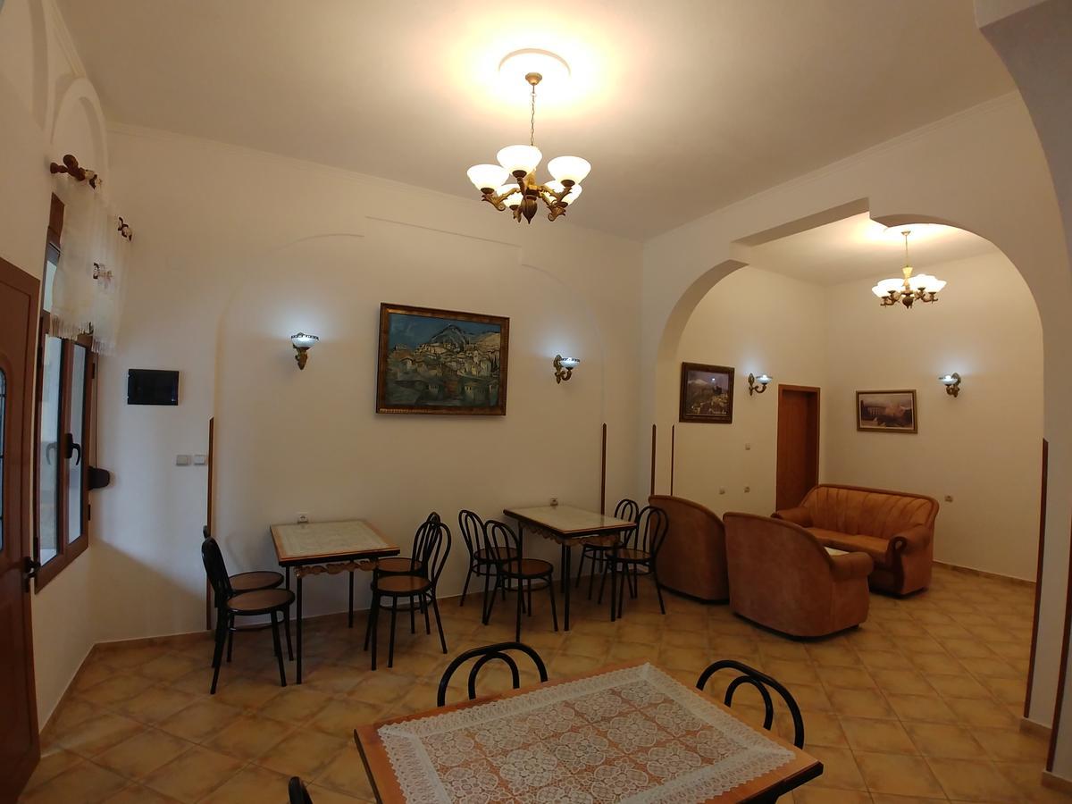 Guest House Urat Gjirokastër Exteriör bild