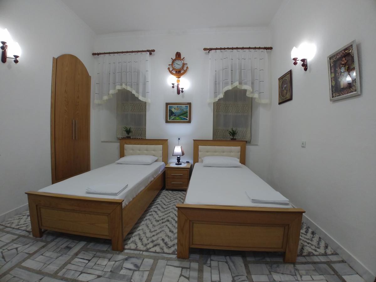 Guest House Urat Gjirokastër Exteriör bild