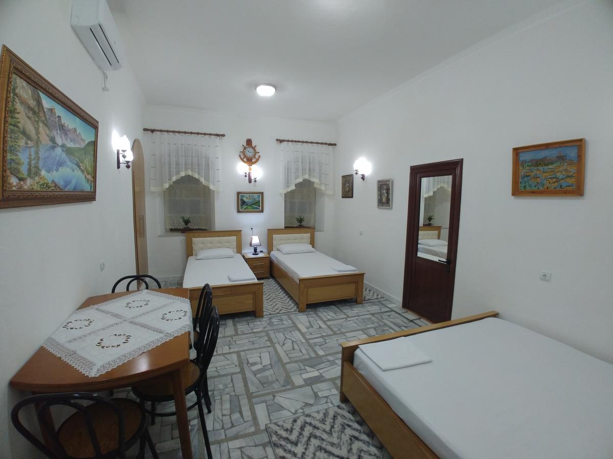Guest House Urat Gjirokastër Exteriör bild