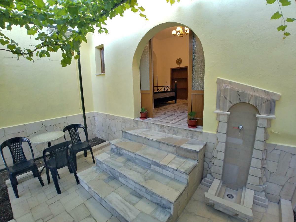 Guest House Urat Gjirokastër Exteriör bild