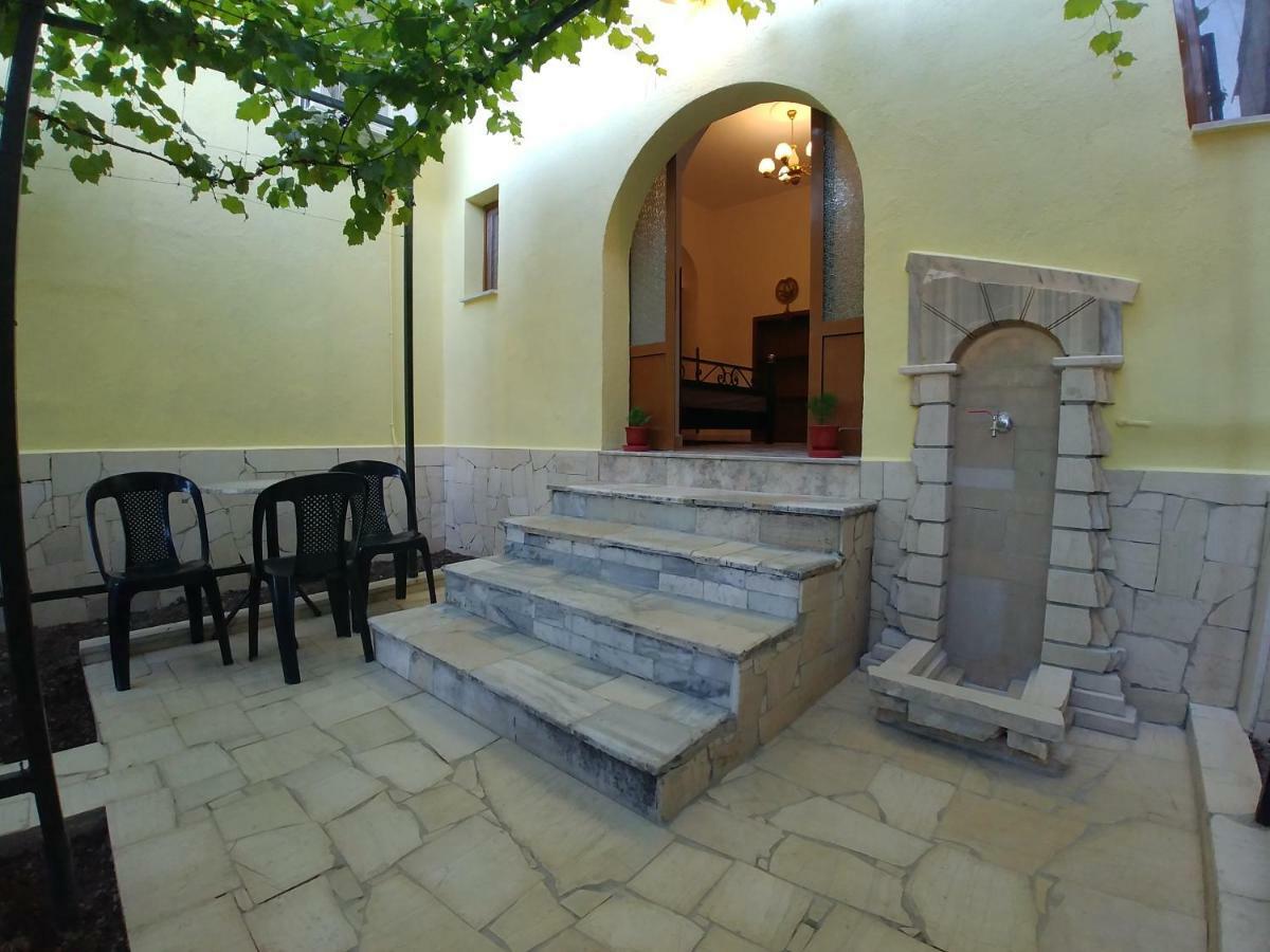 Guest House Urat Gjirokastër Exteriör bild