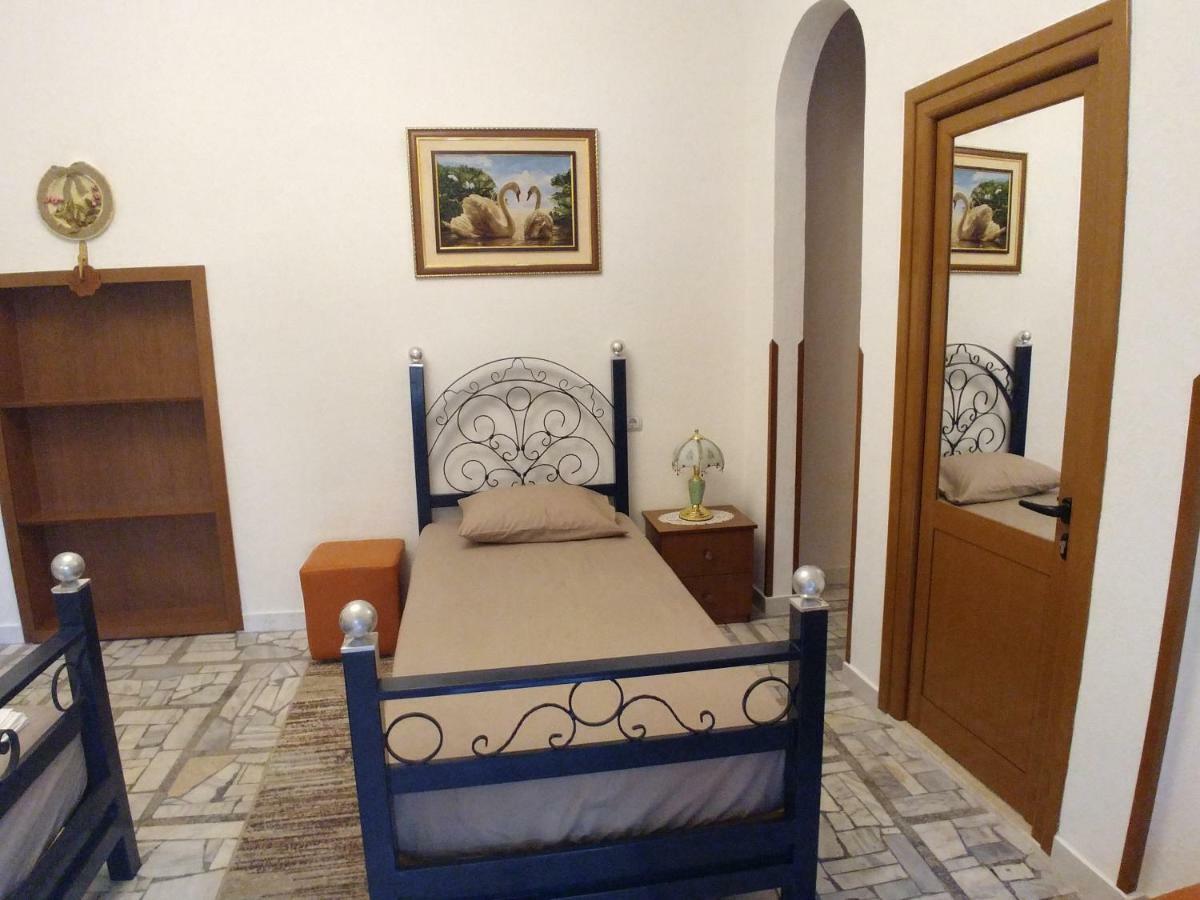 Guest House Urat Gjirokastër Exteriör bild